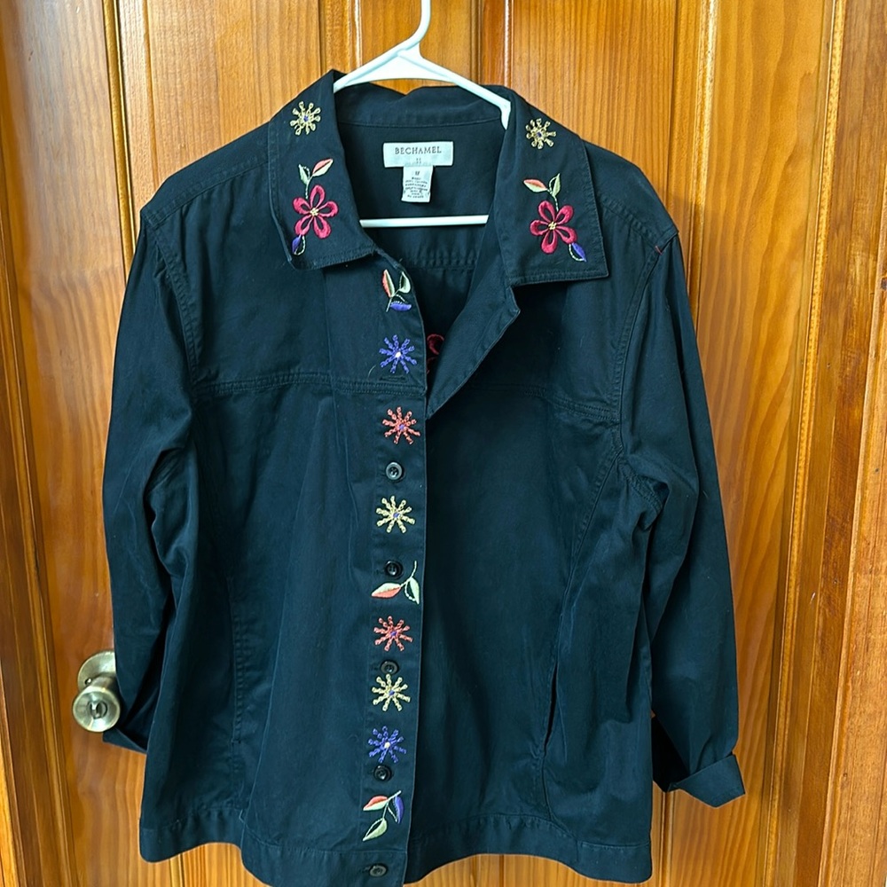 Bechamel flower embroidered jacket. Black. Size 1X